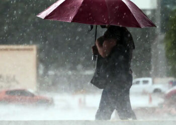 Frente fria avança e traz chuva e queda de temperatura durante o feriadão