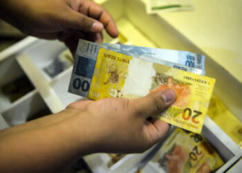 Aposentados e pensionistas do INSS podem consultar antecipação do 13º