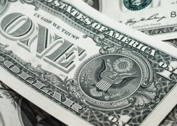 Dólar ultrapassa R$ 6 em meio a tensões comerciais globais
