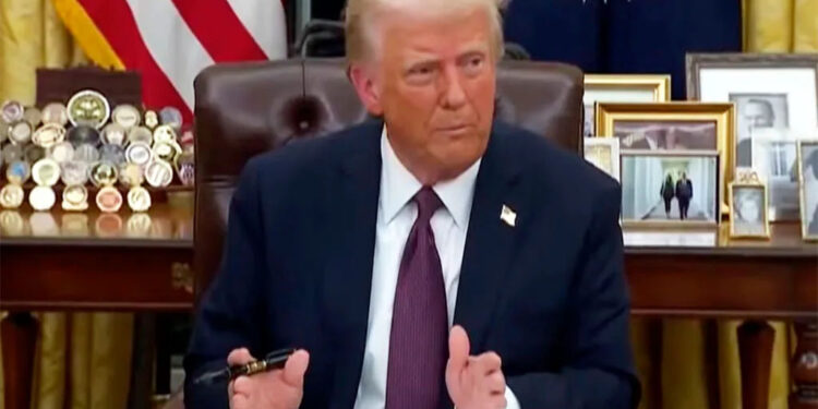 Trump articula apoio a cardeal conservador no Vaticano
