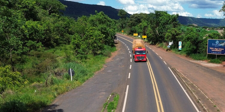 Feriado prolongado terá restrições ao tráfego de veículos pesados nas rodovias estaduais