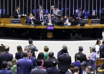 Câmara aprova suspensão de ação penal contra Ramagem