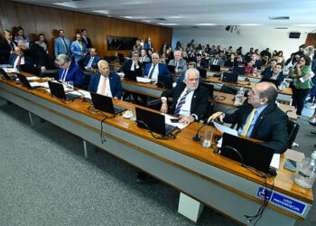 CCJ aprova fim da reeleição e unifica mandatos a partir de 2034