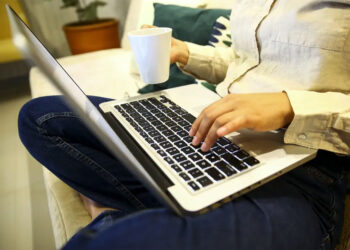 Golpes no Dia das Mães: veja como se proteger nas compras online
