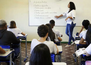 Minas anuncia novo concurso público da Educação com quase 14 mil mil vagas