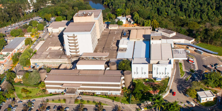 FSFX abre vagas em diversas áreas com benefícios atrativos