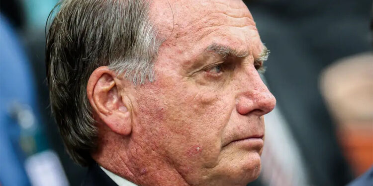 Bolsonaro rejeita exílio e diz que não vai sair do Brasil: “Me prendam”