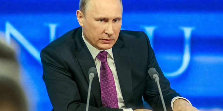 Ucrânia teria tentado abater helicóptero de Putin, afirma Rússia