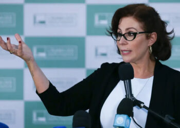 PGR deve pedir prisão preventiva após Carla Zambelli deixar o Brasil