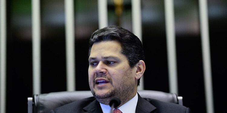 Alcolumbre confirma que CPMI do INSS está na pauta da sessão do Congresso