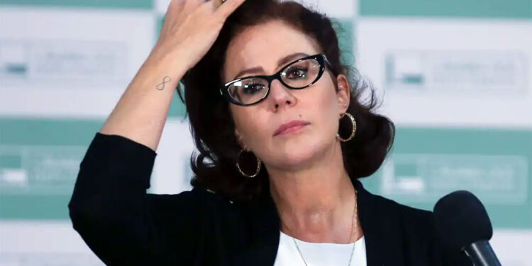Interpol inclui Carla Zambelli em difusão vermelha a pedido de Moraes