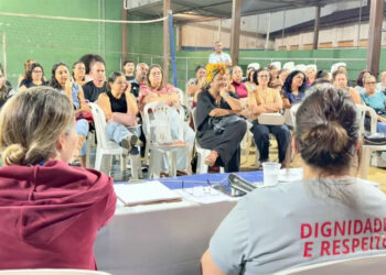 Professores mantêm greve em Ipatinga e cobram concurso e reintegração de demitidos