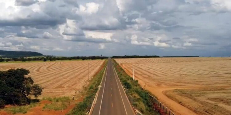 Minas lança programa de infraestrutura para estimular turismo e recuperar 35 rodovias