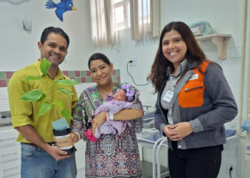 Mães de recém-nascidos no HMVB em Timóteo são presenteadas com mudas do Oikós