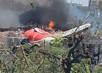 Tragédia aérea na Índia deixa mais de 200 mortos