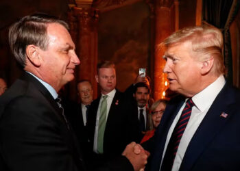 Trump critica investigação e defende Bolsonaro