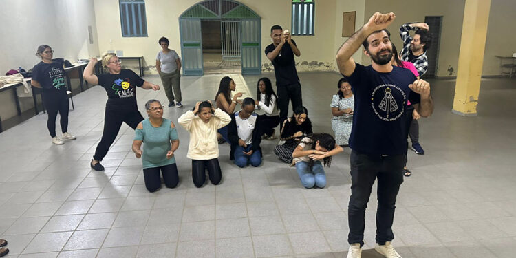 Festival convida moradores a vivenciar o teatro pela primeira vez em Santana do Paraíso