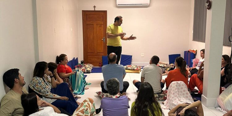 Projeto oferece oficinas gratuitas para quem quer aprender teatro