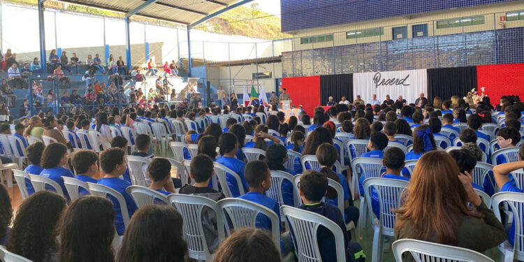 Estudantes de Timóteo e Fabriciano celebram formatura no Proerd 2025