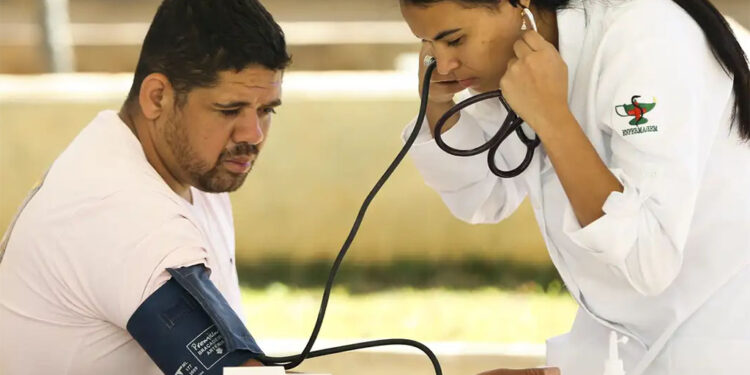 Planos de saúde vão atender pacientes do SUS a partir de agosto; entenda