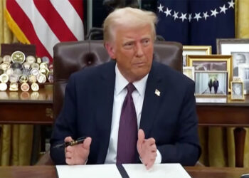 Agora é oficial: Trump assina decreto que impõe tarifas de 50% ao Brasil