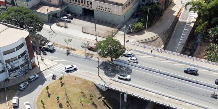 Tráfego é liberado na alça de acesso da avenida Maanaim em Ipatinga