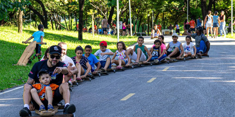 Ipatinga resgata a infância com encontro de rolimã no Parque Ipanema