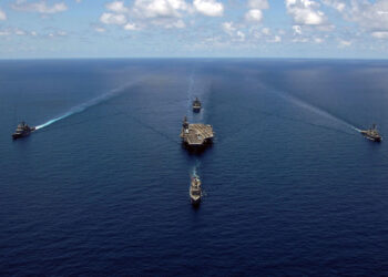 Frota naval dos EUA avança sobre Caribe e tensiona Venezuela