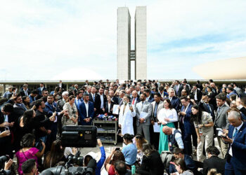 Parlamentares protestam contra prisão de Bolsonaro e anuncia obstrução