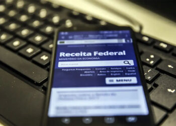 Entra em vigor lei que isenta do Imposto de Renda quem recebe até dois salários mínimos
