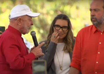 Alexandre da Silveira recebe bronca de Lula em evento transmitido ao vivo