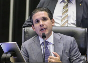 Motta marca reunião sobre anistia e inclui PEC da blindagem na pauta