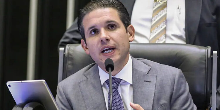 Motta marca reunião sobre anistia e inclui PEC da blindagem na pauta
