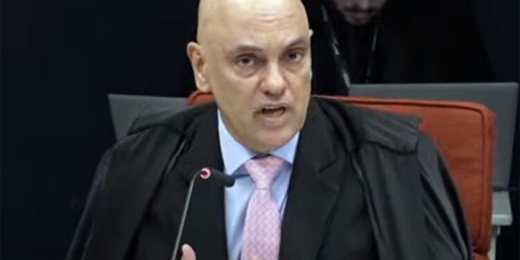 Moraes e Dino votam pela condenação de Bolsonaro e aliados por plano de golpe