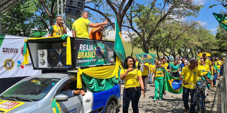 Ato no Parque Ipanema reúne fiéis em defesa de liberdades constitucionais