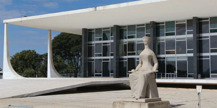 Brasília reforça segurança na Praça dos Três Poderes para julgamento no STF