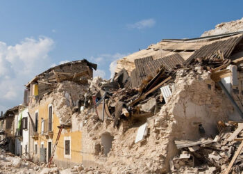 Terremoto no Afeganistão deixa rastro de destruição e crise humanitária