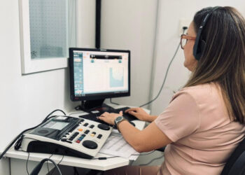 Ipatinga avança na saúde do trabalhador com novo equipamento de audiometria