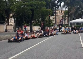 Carrinhos de rolimã voltam a descer o Parque Linear em Santana do Paraíso