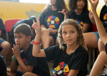 Projeto Catavento inicia aulas de canto coral para crianças em Belo Oriente