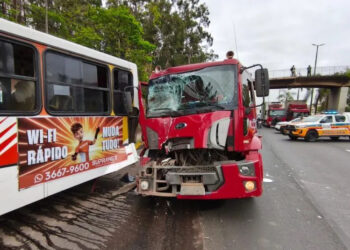 Caminhão atinge ônibus e deixa 11 feridos na BR-381, em Ipatinga
