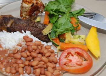 Entenda o que muda com novas regras para os vales alimentação e refeição