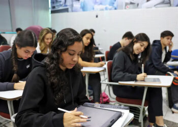 Conheça as regras para a prova de redação do Enem 2025 no domingo