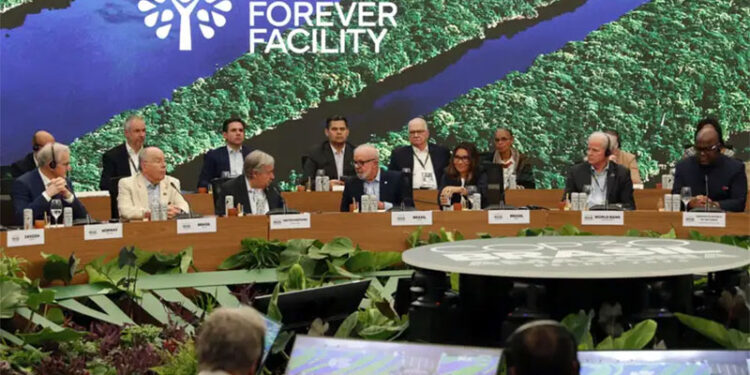 Janja gera polêmica na COP30 ao ocupar lugar de honra ao lado de Lula