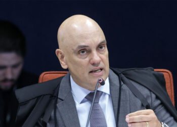Moraes vota para rejeitar recurso e manter condenação de Bolsonaro