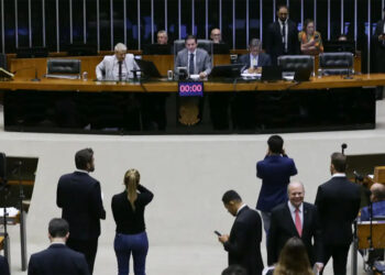 Câmara pode votar hoje projeto com novas regras para devedor contumaz; entenda