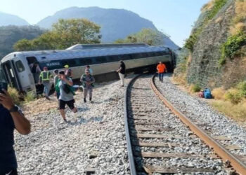Descarrilamento de trem interoceânico deixa 13 mortos e quase 100 feridos no sul do México