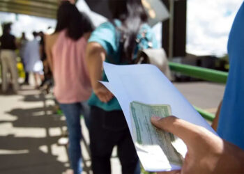 O reflexo do eleitor e o colapso das instituições