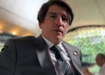 Ator americano interpreta Bolsonaro em filme; cenas viralizam nas redes sociais