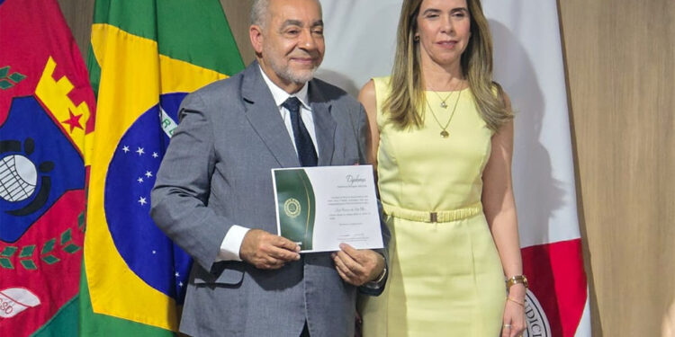 Medalha Desembargador Hélio Costa homenageia advogado Jorge Ferreira em Ipatinga